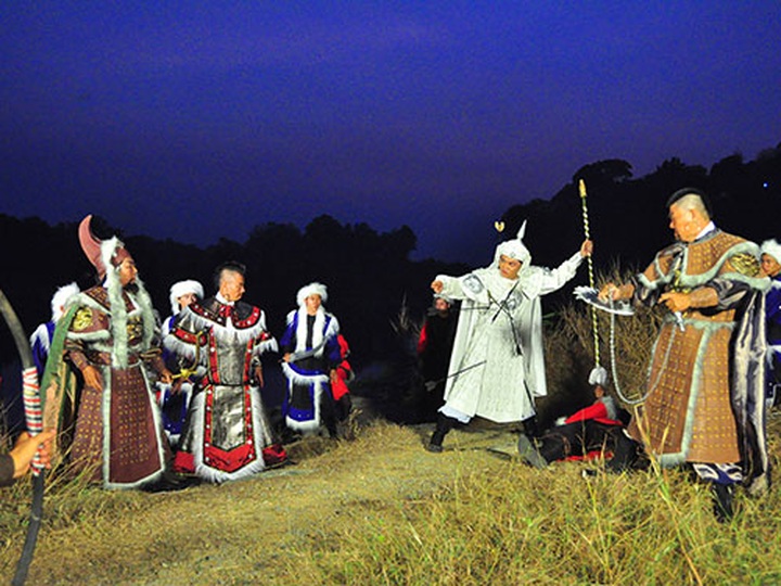 Cải Lương artists struggling with hard life - 1