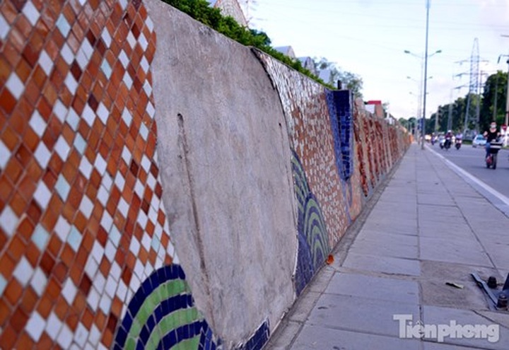 Hanoi record-breaking mosaic seriously deteriorating - 6