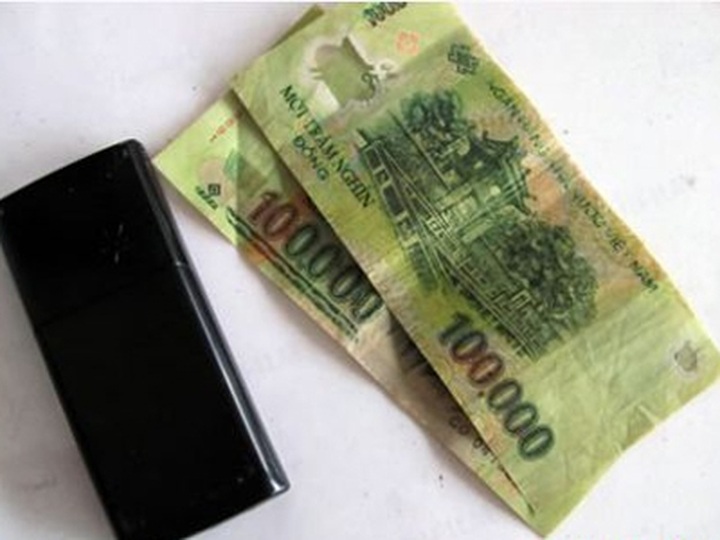 Golf course staff object to security searches and personal money limit - 1