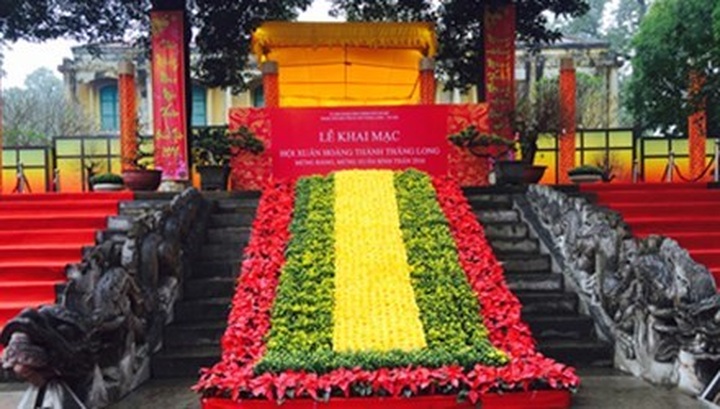 Spring festival opens at Thang Long Citadel - 1