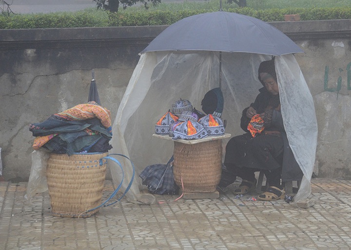 Sapa's first chilly weather of the year - 1