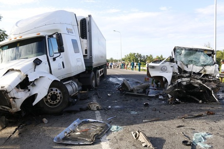 13 killed, four injured in traffic accident in Quang Nam - 2