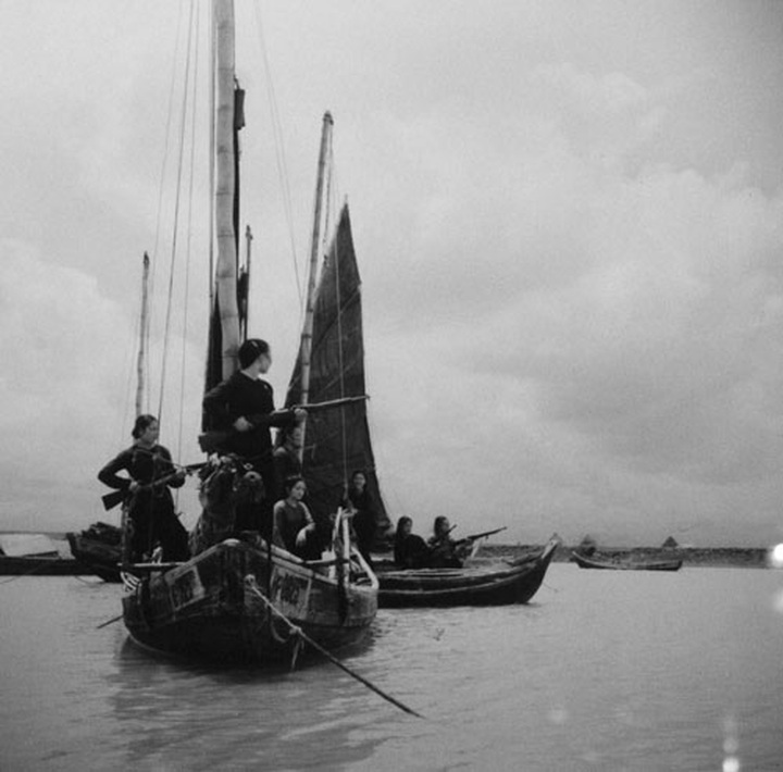 Vietnam War spotlighted at Hanoi photo exhibition - 10 Vietnam War spotlighted at Hanoi photo exhibition - 10