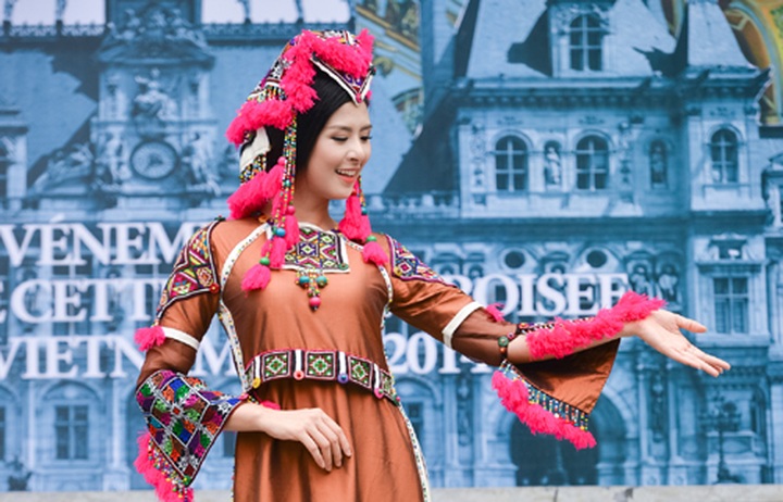 Vietnamese Ao Dai to be shown in France - 9