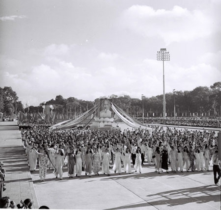 Historic moments of Reunification Day - 12