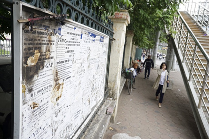 Public advertising boards in Hanoi misused - 8