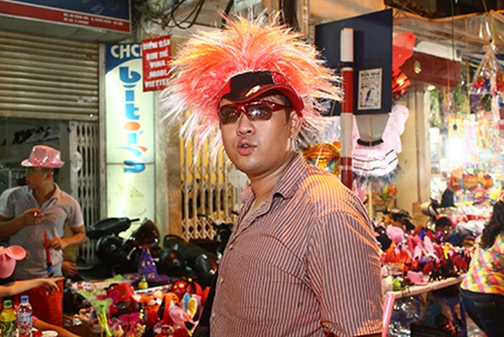 Young Hanoians dress up to mark Full Moon Festival - 8