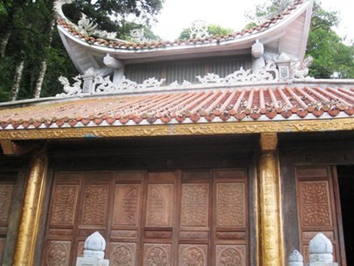 Visiting Mau Temple and Vang Pagoda in Tam Dao - 1