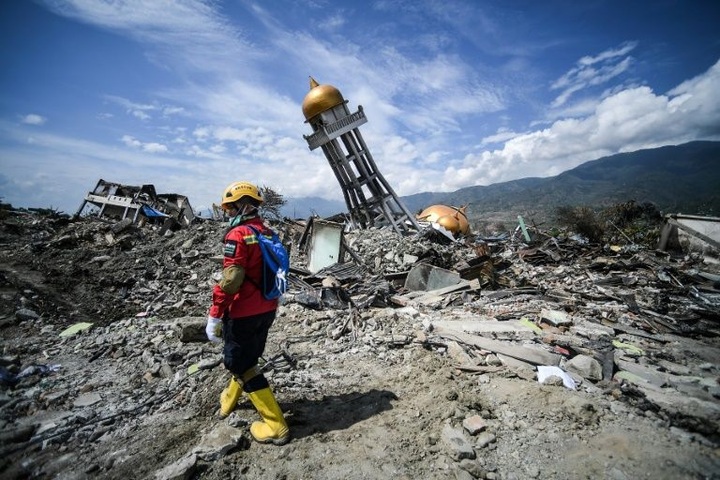 Disease fears as more bodies found in Indonesia disaster - 1