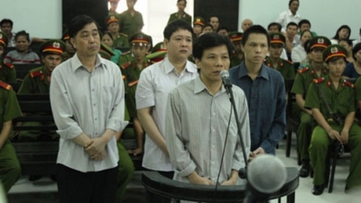 Trial of Vinalines officials accused of embezzlement begins - 1