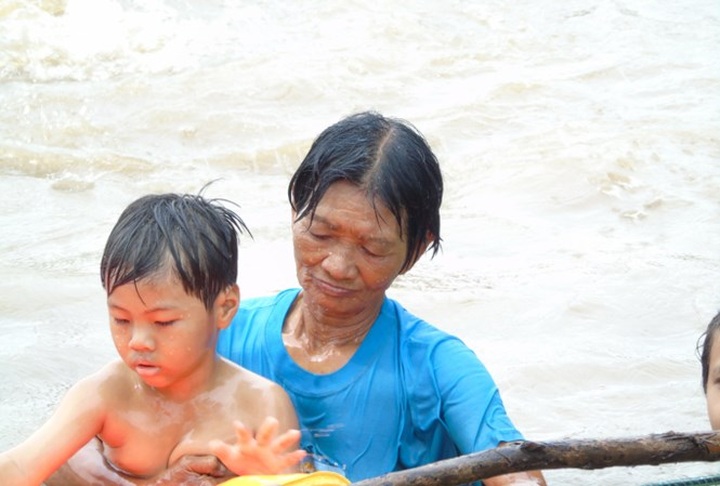 Woman offers free swimming lessons for children - 1