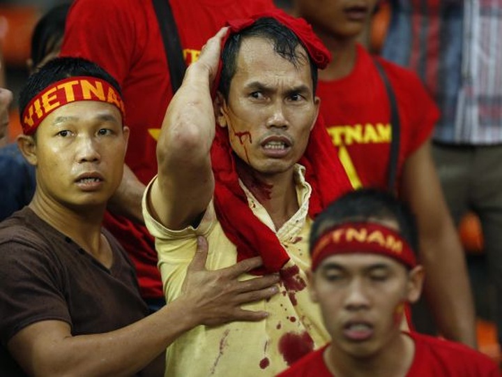 Malaysian official condemns those who attacked Vietnam fans in AFF match - 1 Malaysian official condemns those who attacked Vietnam fans in AFF match - 1