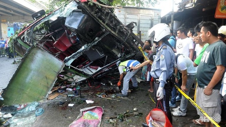 22 dead as bus plunges off Philippine highway - 1