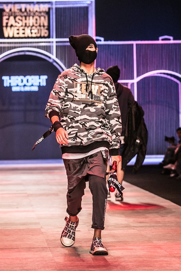 VIFW show dominates fashion season in Hanoi - 13