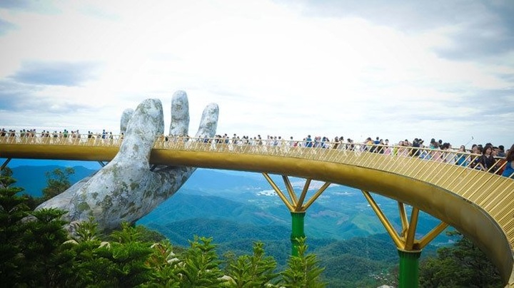 Vietnam's Golden Bridge ranked among top 100 destinations in 2018 - 1 Vietnam's Golden Bridge ranked among top 100 destinations in 2018 - 1
