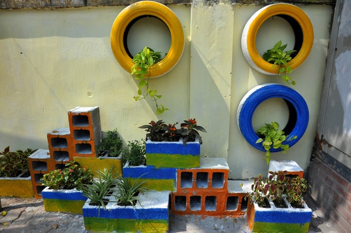 Students clean up Hanoi streets - 8