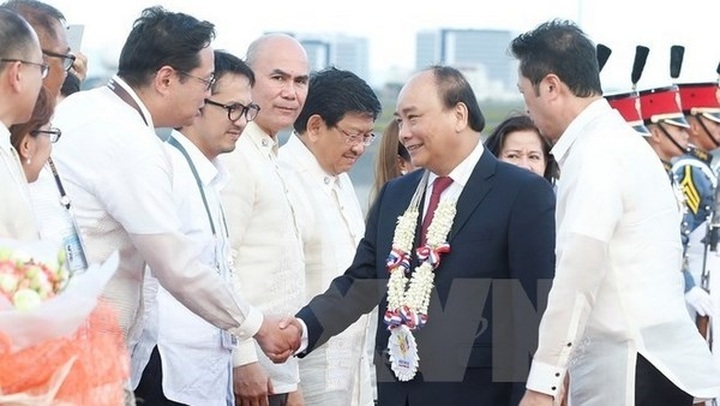 PM arrives in Manila for 31st ASEAN Summit and related meetings - 1