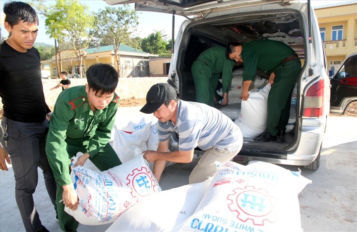 Quang Tri tackles firecracker smuggling as Tet nears - 2