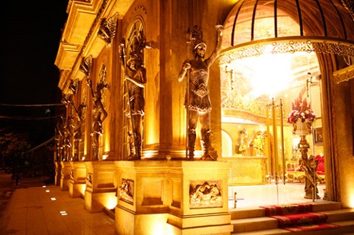HCM City's gold-plated palace - 3 HCM City's gold-plated palace - 3