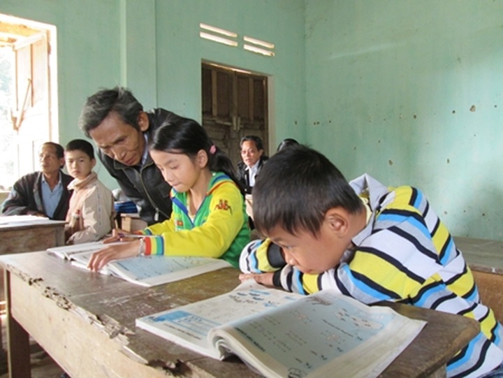 Retired teachers run free class for disabled children - 1 Retired teachers run free class for disabled children - 1