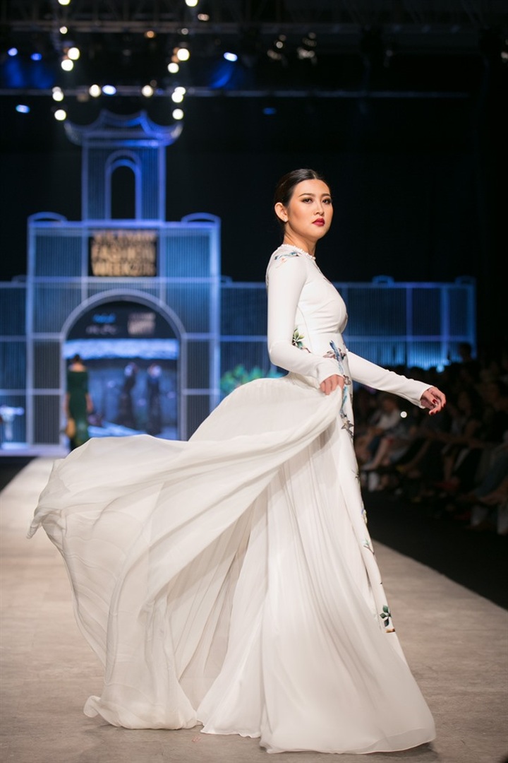 VIFW show dominates fashion season in Hanoi - 4