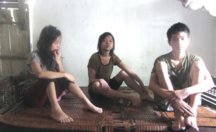 Poor couple with mentally disabled children seeking community help - 2