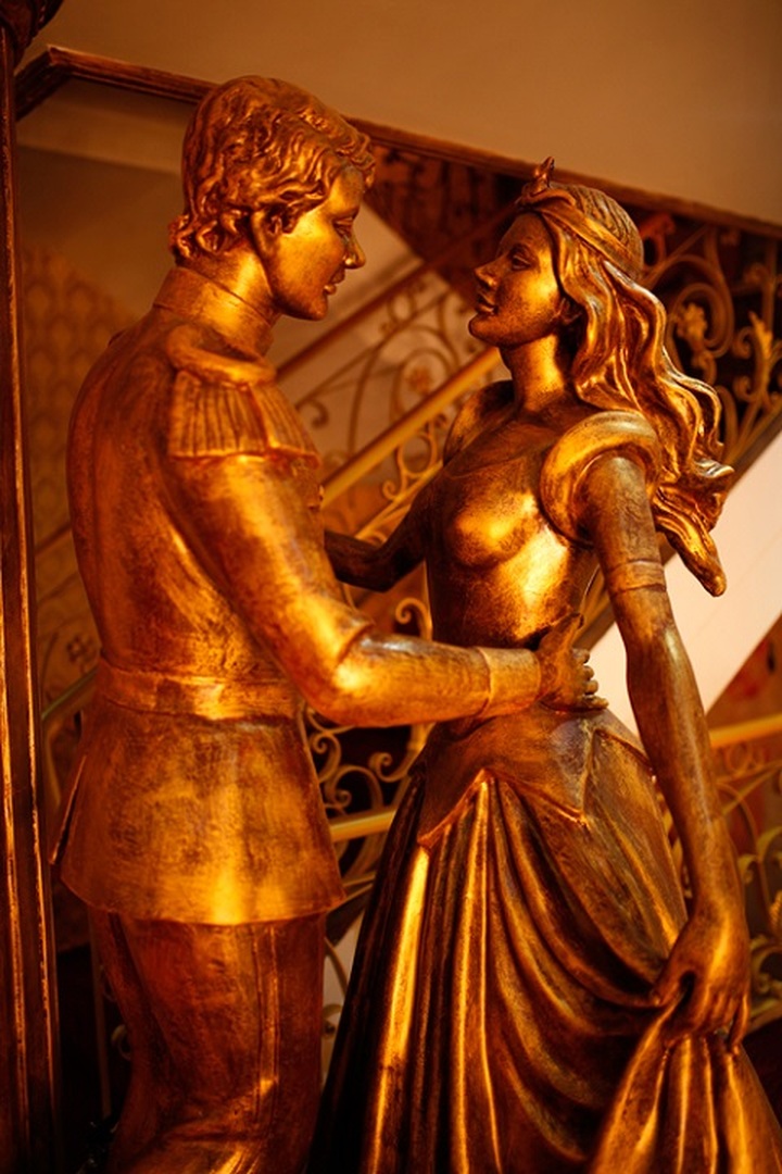 HCM City's gold-plated palace - 5 HCM City's gold-plated palace - 5