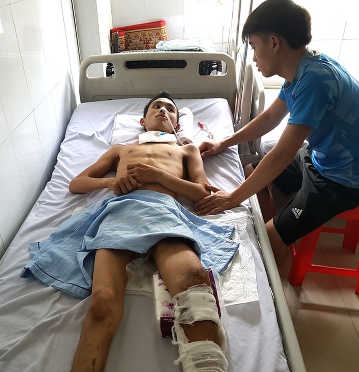 Abandoned siblings to drop out of school to care for injured brother - 1