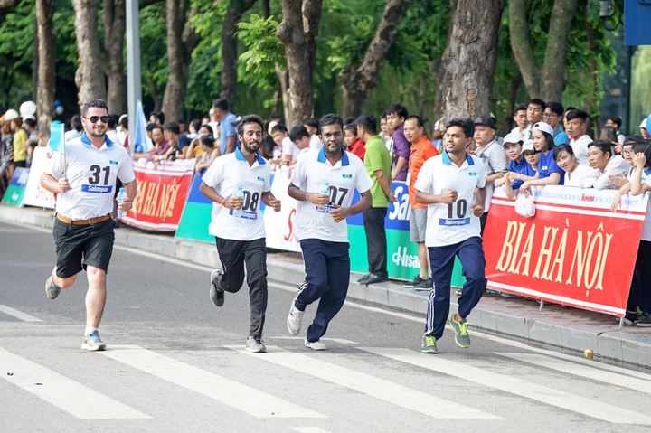 Thousands join Hanoimoi Run for Peace - 3 Thousands join Hanoimoi Run for Peace - 3