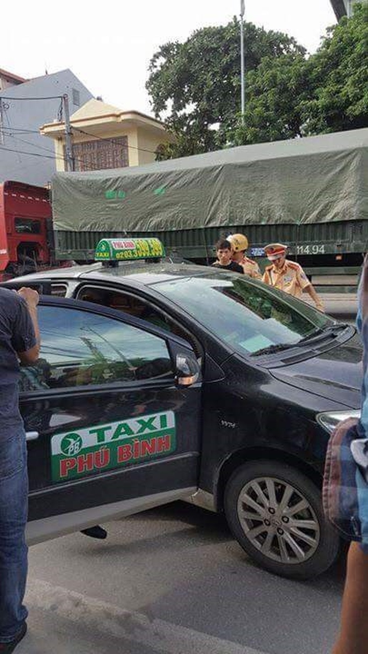 Police and taxi driver criticised over car chase - 1 Police and taxi driver criticised over car chase - 1