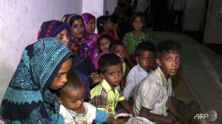 300,000 evacuated as cyclone approaches Bangladesh - 1