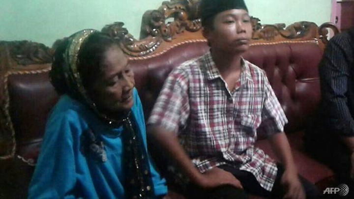 Indonesian teenage boy weds 73-year-old bride - 1