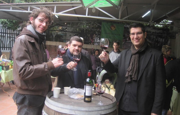 A unique market finds home in Hanoi - 1