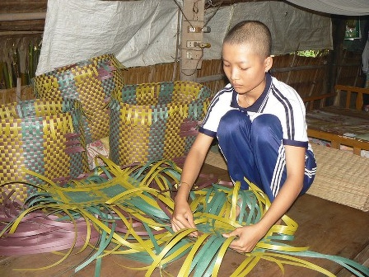 Health Ministry supports poor girl struggling with cancer - 1