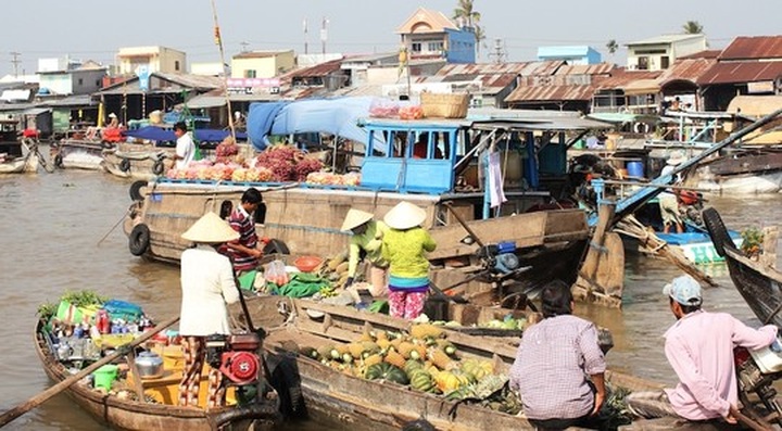 Pollution and poor services weaken Mekong Delta tourism - 1
