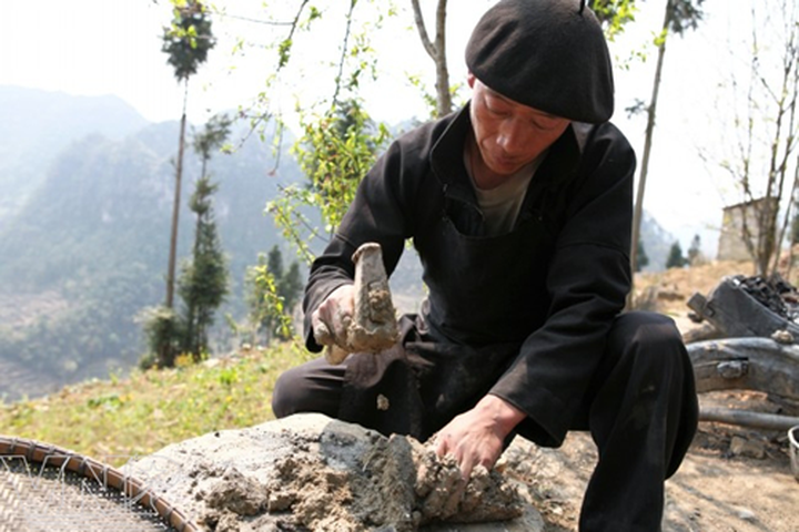 Plough casting of the Mong ethnic people - 1