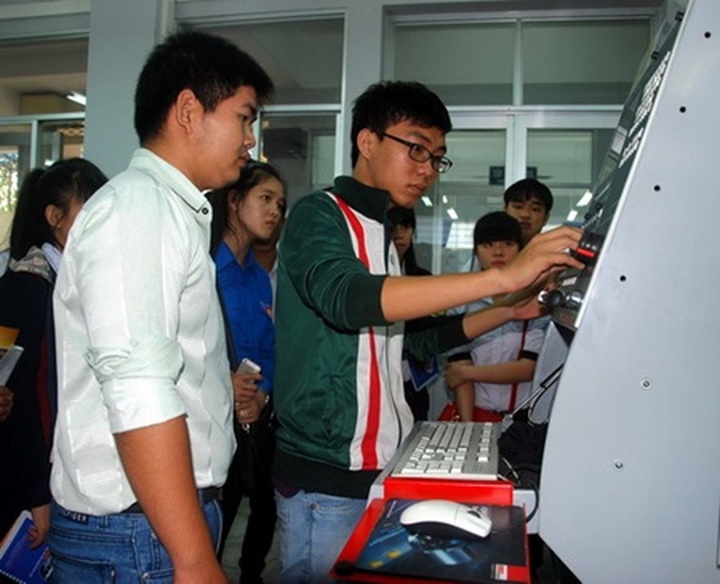 Smaller private universities fail to meet student enrollment targets - 1