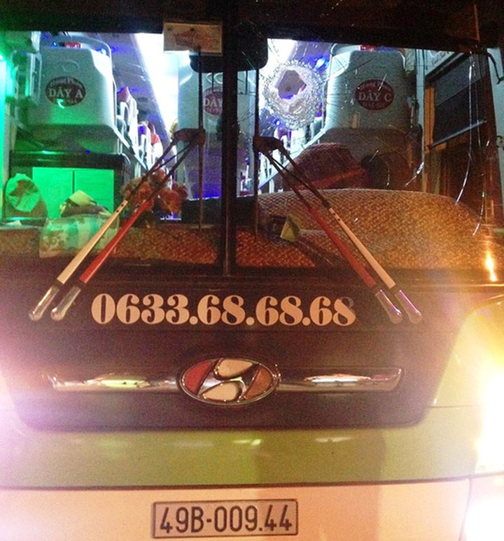 Stone throwers attack buses - 1