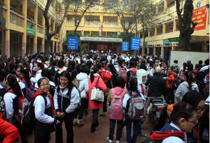 Chaotic traffic plagues Hanoi school timetable - 2 Chaotic traffic plagues Hanoi school timetable - 2