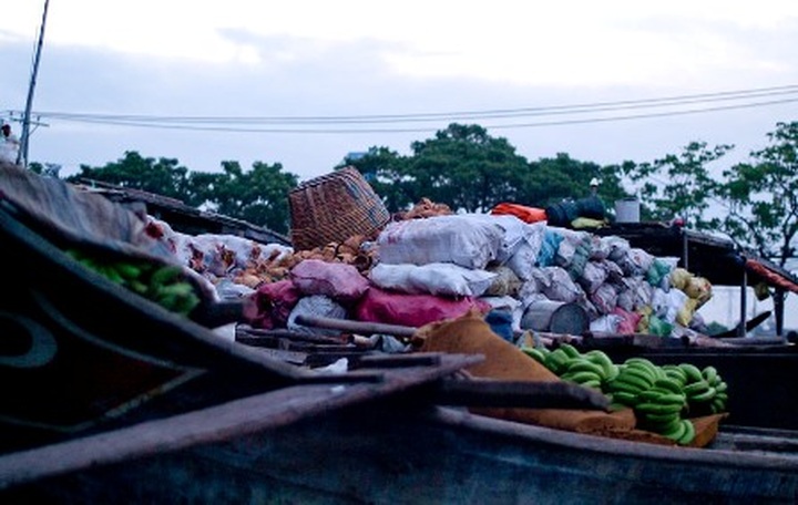 Saigon's floating market a bit less vibrant - 3