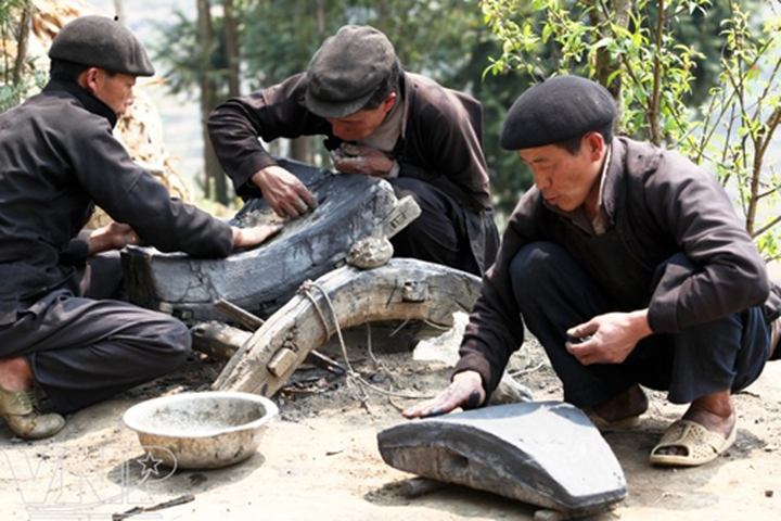 Plough casting of the Mong ethnic people - 4