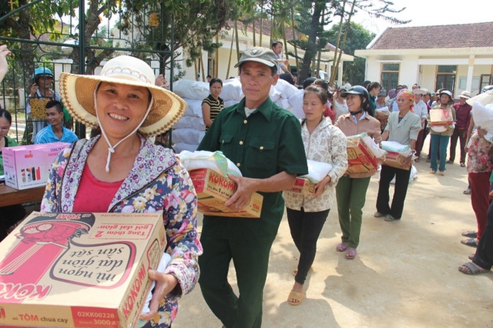 Thousands of gifts sent to flood victims - 3