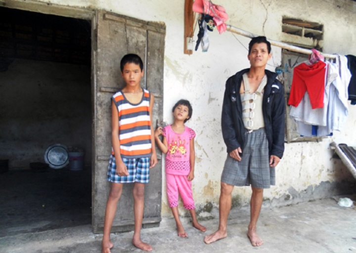 Family with three children suffering serious illnesses desperate - 1 Family with three children suffering serious illnesses desperate - 1