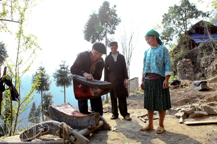 Plough casting of the Mong ethnic people - 8