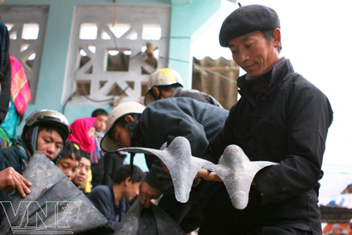 Plough casting of the Mong ethnic people - 9