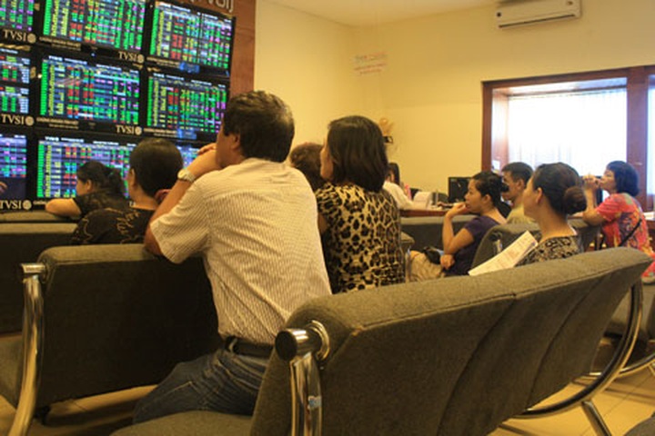 Investors flagrantly abuse insider trading loopholes - 1