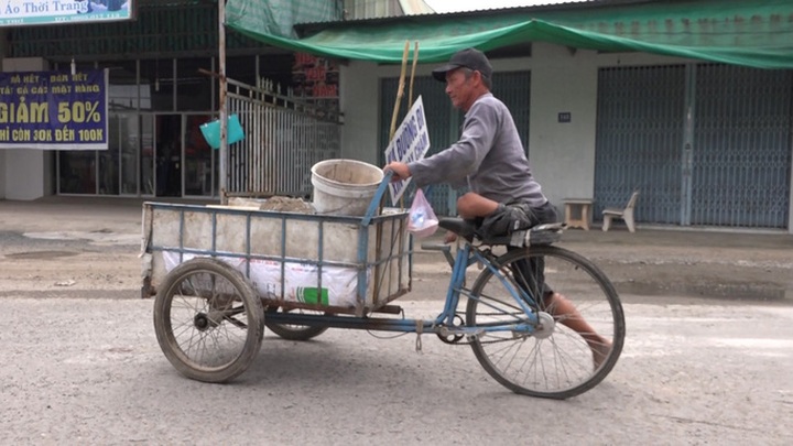 Disabled man funds pothole repairs - 1