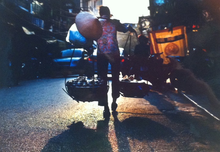 Hanoi hosts photo exhibition “I Love My City” - 10