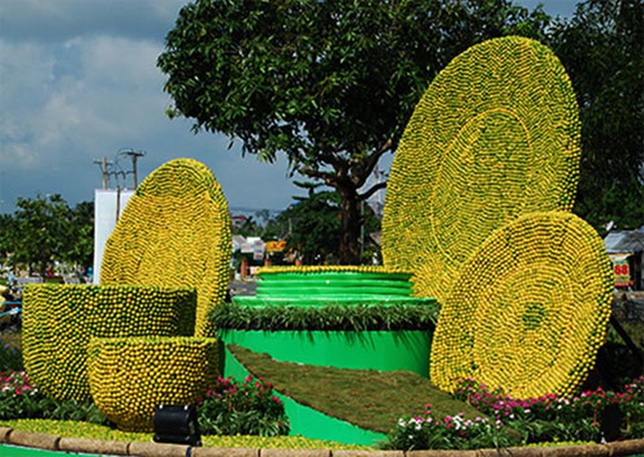 Lemon-made tea-set makes Vietnam record - 4 Lemon-made tea-set makes Vietnam record - 4