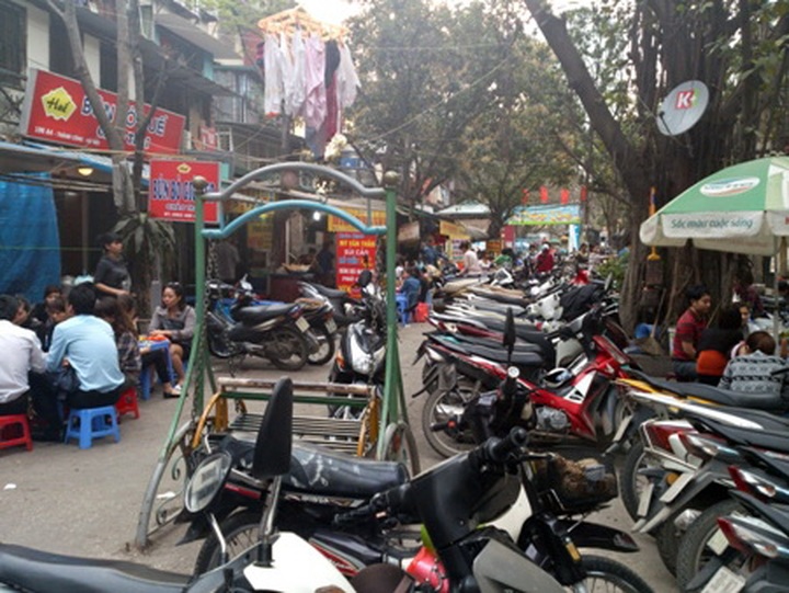 Shortage of playgrounds in Hanoi - 2